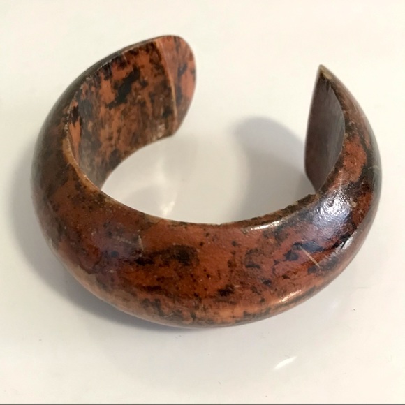 Wood bracelet from Hong Kong - Picture 2 of 4